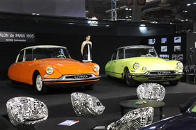 Citroën ID 19 (1957) - der Stand wurde von Lukas Hüni mit Fahrzeugen aus seiner eigenen Sammlung gestaltet (Rétromobile 2013) (1955)
