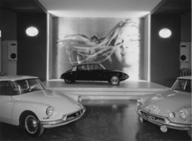 Citroën ID 19 (1959) - mit DS-Radkappen, zusammen mit einer "echten" DS 19 auf dem Genfer Automobilsalon 1959 (1959)
