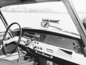 Citroën ID 19 (1965) – deutlich einfacheres Armaturenbrett mit Schrumpflack statt Kunstleder Citroën ID 19 (1965) – deutlich einfacheres Armaturenbrett mit Schrumpflack statt Kunstleder