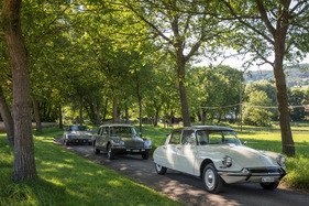 Citroën ID 19 (1967) - gut zu sehen, die ursprüngliche Front beim ID 19 vorne und das neue Scheinwerfer-Design ab 1967