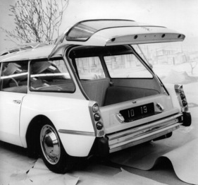 Citroën ID 19 Break (1964) - auch die Verschalung unten lässt sich samt Nummernschild nach unten klappen - Genfer Automobilsalon 1964