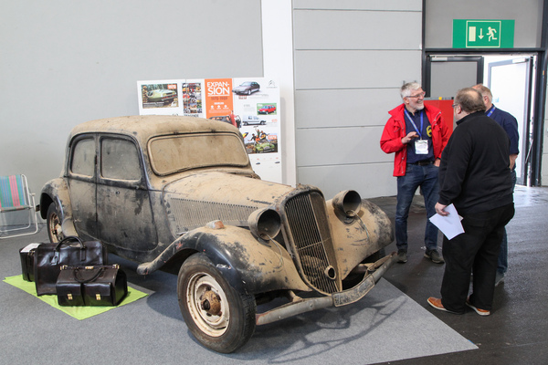 Citroën Légère wie aus der Scheune gezogen, die Koffer sehen aber noch gut aus .. - Motorworld Classics Bodensee 2022