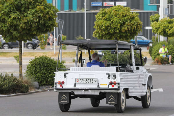 Citroën Méhari (1972) - beim "Anflug" - Fantastic Plastic Rickenbach 2023
