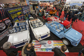 Citroën Mehari (1972) - kann man sich gegen Geld neu bauen lassen, wenn man ein Spenderfahrzeug bringt - Rétromobile Paris 2020