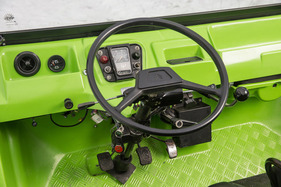 Citroën Méhari (1977) – Das Armaturenbrett ist ein einziges Plastik-Formteil. Luftdüsen wie heute bei Mercedes-Benz