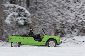 Citroën Méhari (1977) – Eigenwillige Sitzposition mit rechtwinkliger Hüfte und ebensolchen Knien
