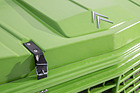 Citroën Méhari (1977) – Vier bei Kälte sehr steife Plastik-Riemchen halten die Motorhaube