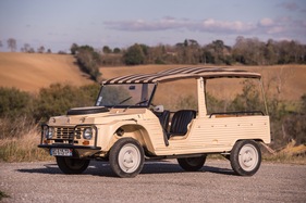 Citroën Mehari 4x4 (1980) - offered as lot 307 at the Artcurial Rétromobile auction on February 6, 2016