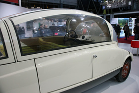 Citroën Prototype C10 (1956) - vier Türen und vier Sitzplätze im windschlüpfigen Fahrzeug - Rétromobile Paris 2014