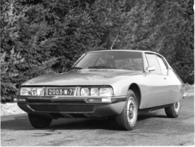 Citroën SM (1970) - das Nummernschild wurde unter der Glasfront montiert