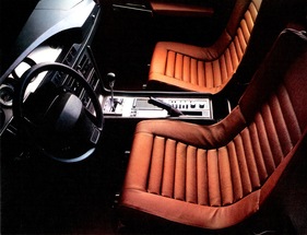 Citroën SM (1970) - das Radio ist auf dem Boden der Mittelkonsole verstaut