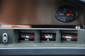 Citroën SM (1973) - Nebeninstrumente zum Fahrer hin angeordnet