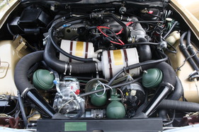 Citroën SM (1973) - die Hydraulik nimmt viel Platz ein im SM-Bug