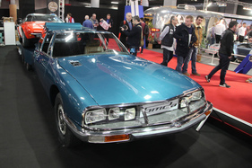 Citroën SM Auflieger (1974) - mit einem seltenen Prototypen beladen - Rétromobile Paris 2020