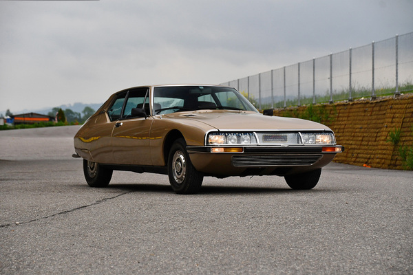 Bild: Citroën SM Injection (1971) - als Lot 40 angeboten an der Swiss Classic World Versteigerung der Oldtimer Galerie Toffen in Luzern am 3. Juni 2023