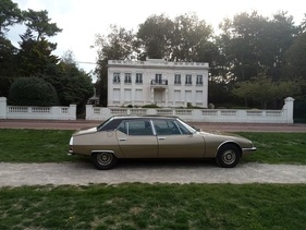 Citroën SM Opera (1972) - viertüriger SM, gebaut in acht Exemplaren, vor eindrücklicher Kulisse