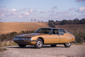 Citroën SM injection (1973) - offered as lot 320 at the Artcurial Rétromobile auction on February 6, 2016