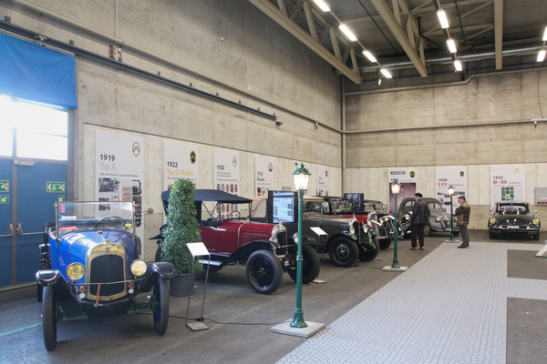 Citroën-Sonderschau "100 Jahre" in der Halle 1 - Oldtimer- und Teilemarkt Fribourg 2019