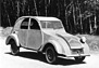 Citroën "TPV" alias 2 CV (1939) - dieser frühe Prototyp war noch mit einem wassergekühlten Motor ausgerüstet, der per Kurbel gestartet werden musste (© Archiv Automobil Revue) Citroën "TPV" alias 2 CV (1939) - dieser frühe Prototyp war noch mit einem wassergekühlten Motor ausgerüstet, der per Kurbel gestartet werden musste (© Archiv Automobil Revue)