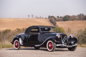 Citroën Traction 11 B cabriolet (1939) - als Lot 332 angeboten an der Artcurial Rétromobile Versteigerung am 6. Februar 2016