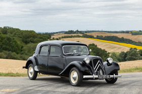 Citroën Traction 11B (1955) - Lot 230 an der Artcurial „Automobiles sur les Champs" Versteigerung 2024