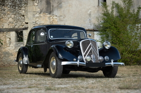 Citroën Traction 15 Six D (1949) - als Lot 27 angeboten an der Artcurial Sur les Champs Versteigerung am 16. Oktober 2022