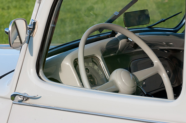 Citroën Traction Avant 11 BL (1954) - Tacho bis 140 kmh, mit etwas Rückenwind erreichte ein 11 CV diese Geschwindigkeit sogar