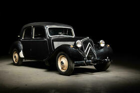 Citroën Traction Avant 11 BL Saloon (1956) - als Lot 106 angeboten an der Bonhams Spring Motoring Online Versteigerung vom 21. bis 31. März 2022 Citroën Traction Avant 11 BL Saloon (1956) - als Lot 106 angeboten an der Bonhams Spring Motoring Online Versteigerung vom 21. bis 31. März 2022