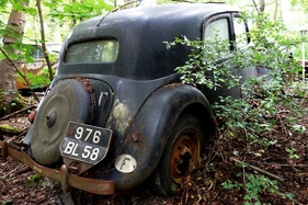 Citroën Traction Avant 11 CV - er soll einst einem Polizeichef gehört haben - Autoskulpturenpark Neandertal