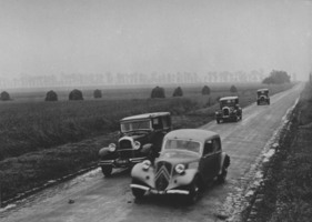 Citroën Traction Avant 7A auf der Überholspur