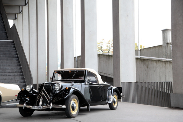 Citroën Traction Avant (Légère) als Cabriolet vor den Hallen - Oldtimermesse St. Gallen 2018