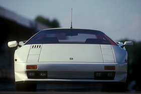 Cizeta V 16 T (1989) - charakteristisch sind die doppelten Klappscheinwerfer vorne