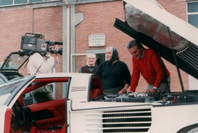 Cizeta V16T (1991) - Claudio Zampolli demonstriert seinen Sechzehnzylinder