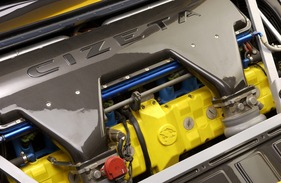 Cizeta V16T Spyder (2003) - der querliegende Sechzehnzylinder im offenen Cizeta