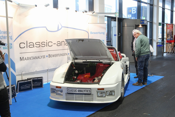 Classic-Analytics mit einem Flachbau-Porsche - Motorworld Classics Bodensee 2022