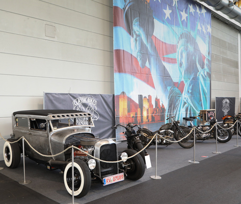 Classic Bikes (und Cars) aus den USA vor passender Kulisse - Klassikwelt Bodensee 2023