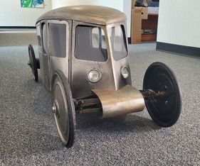 Claveau (1924) – Modell von Claveaus erstem Fahrzeugkonzept in der Ausführung mit vier Rädern