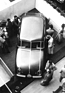 Claveau Descartes (1948) – obwohl auf einen winzigen Stand gezwängt, zog die Limousine einige Bewunderer an – Pariser Salon 1948