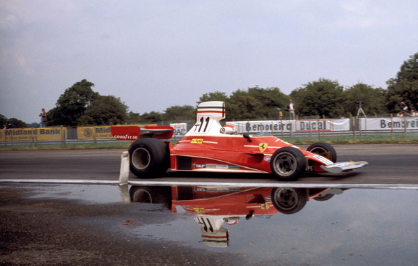 Bild Clay Regazzoni im Ferrari 312 T beim Grossen Preis von Grossbritannien 1975 in Silverstone