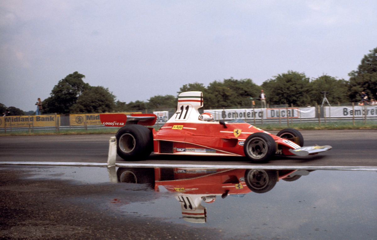 Clay Regazzoni im Ferrari 312 T beim Grossen Preis von Grossbritannien 1975 in Silverstone