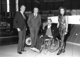 Clay Regazzoni zusammen mit Miss Schweiz 1984, Rudolf Hruska (ehemaliger Direktor Alfasud) und Ettore Massacesi (Alfa-Präsident) am Genfer Automobilsalon 1985