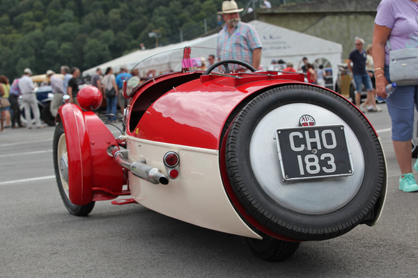 Clever verstautes Reserverad beim Morgan Threewheeler - British Car Meeting Mollis 2017