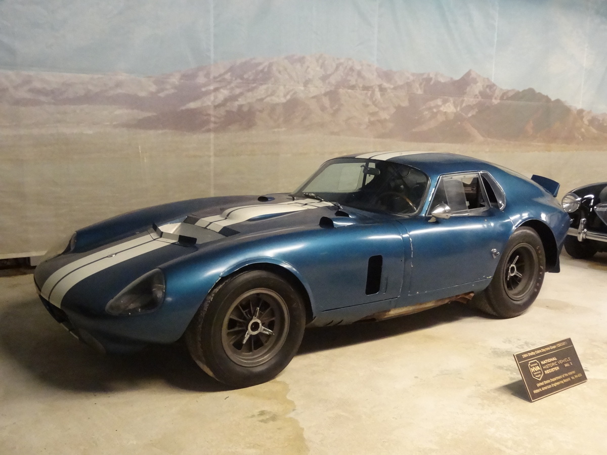 Cobra Daytona Coupè (1964) - unrestauriert im Simeone Foundation Automotive Museum in Philadelphia - das erste ins National Historic Vehicle Register aufgenommene Automobil