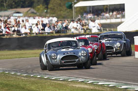 Bild Cobras zu viert durch die Schikane - Goodwood Revival 2019