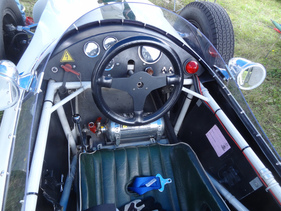 Bild Cockpit des Emeryson Formel Junior - Historisches Flugplatzrennen Kassel Calden