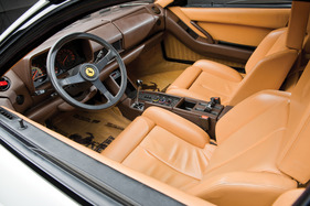 Cockpit des Ferrari Testarossa (1991) - versteigert als Lot 104 an der RM Auction "Don Davis Collection" am 27. April 2013