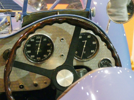 Cockpit eines Delage D675 Course - Salon Auto-Moto-Classic Strasbourg 2018