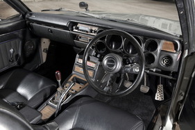 Cockpit vom Nissan Skyline H/T 2000GT-R 'Hakosuka' (1972) versteigert in Monterey am 15. bis 16. August 2014 durch RM Auctions