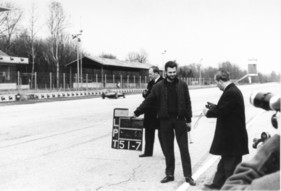 Colin Chapman mit den Stopuhren