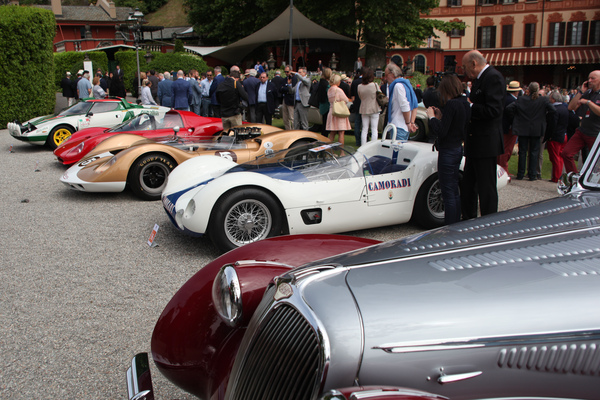 Bild Concorso d'Eleganza Villa d'Este 2015 - Gegensätze in Cernobbio - Tourer Delahaye 135 M von Figoni neben den schnellen Rennsportfahrzeugen der Fünfziger- bis Siebzigerjahre